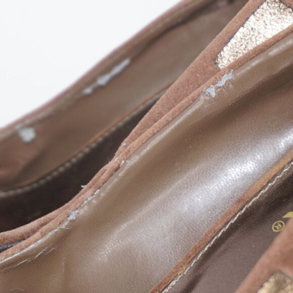 MIAÂ BrownâSuede Round Toe Pumps with MetallicâBow, Size 8 - Picture 12 of 13